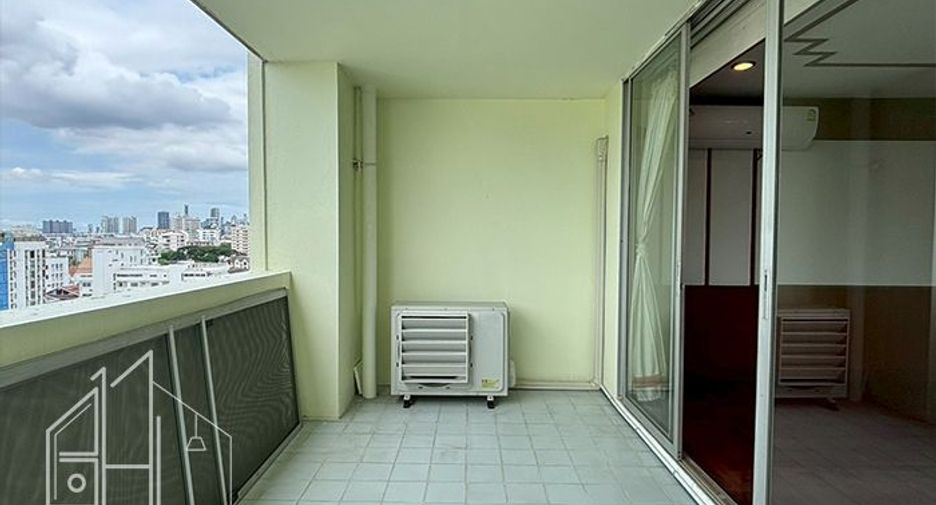 For rent 3 bedrooms apartment in Watthana, Bangkok