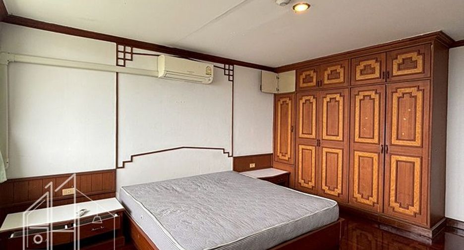 For rent 3 bedrooms apartment in Watthana, Bangkok
