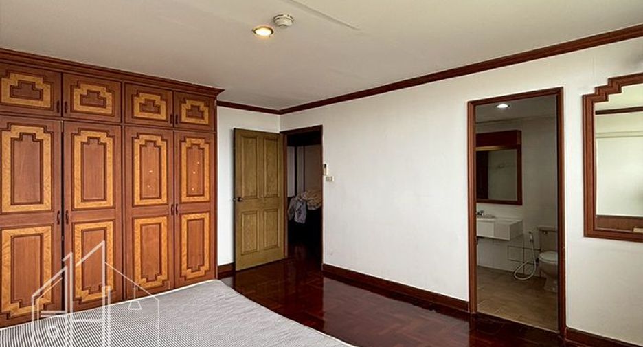 For rent 3 bedrooms apartment in Watthana, Bangkok