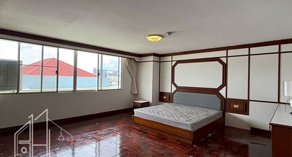 For rent 3 bedrooms apartment in Watthana, Bangkok