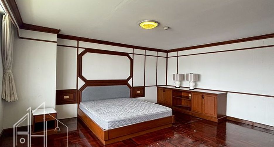 For rent 3 bedrooms apartment in Watthana, Bangkok