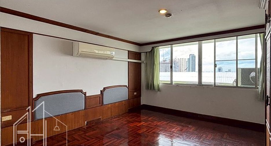 For rent 3 bedrooms apartment in Watthana, Bangkok