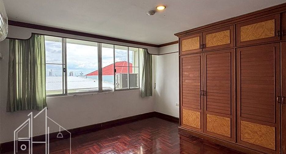 For rent 3 bedrooms apartment in Watthana, Bangkok