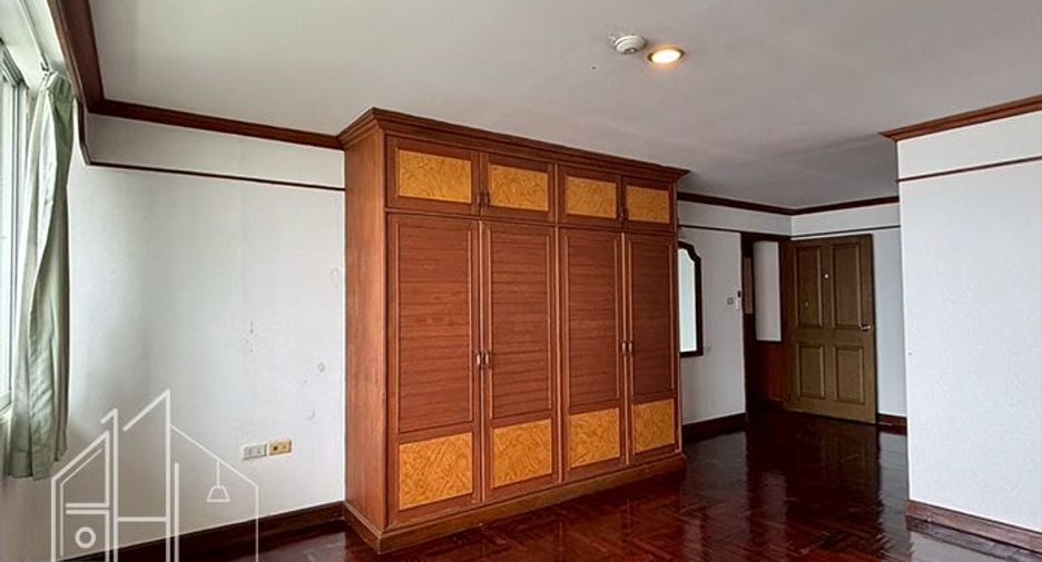 For rent 3 bedrooms apartment in Watthana, Bangkok