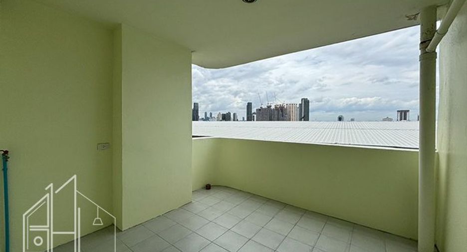 For rent 3 bedrooms apartment in Watthana, Bangkok