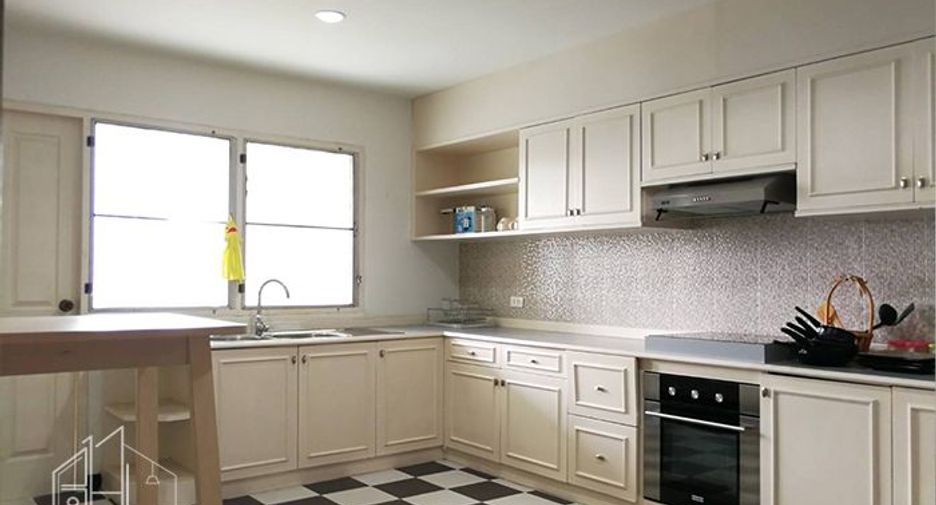 For rent 3 bedrooms apartment in Watthana, Bangkok