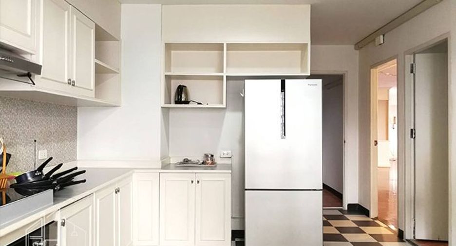 For rent 3 bedrooms apartment in Watthana, Bangkok