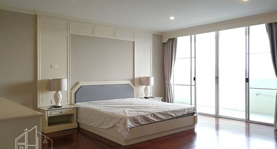 For rent 3 bedrooms apartment in Watthana, Bangkok