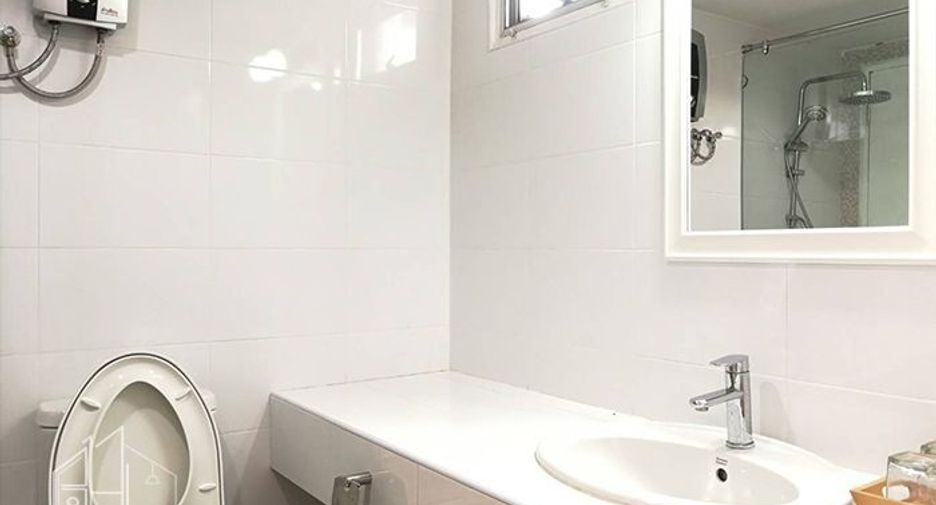 For rent 3 bedrooms apartment in Watthana, Bangkok