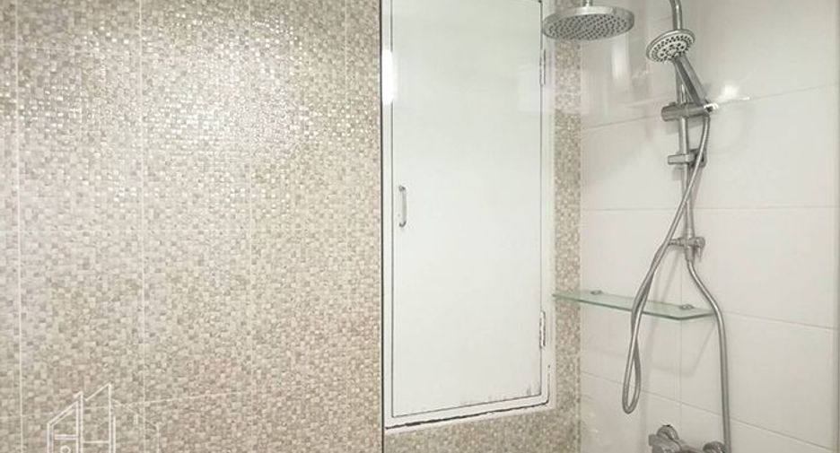 For rent 3 bedrooms apartment in Watthana, Bangkok