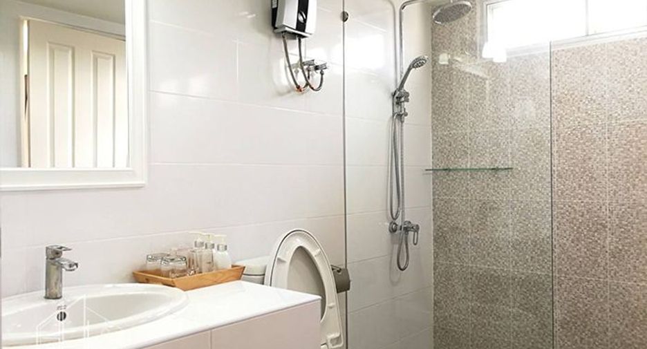 For rent 3 bedrooms apartment in Watthana, Bangkok