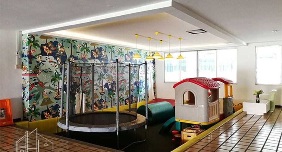 For rent 3 bedrooms apartment in Watthana, Bangkok