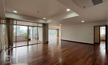 For rent 3 bedrooms condo in Watthana, Bangkok