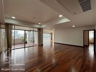 For rent 3 bedrooms condo in Watthana, Bangkok