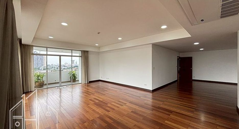 For rent 3 bedrooms condo in Watthana, Bangkok