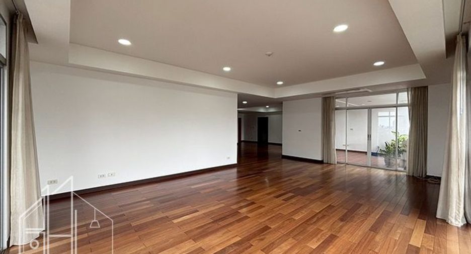For rent 3 bedrooms condo in Watthana, Bangkok