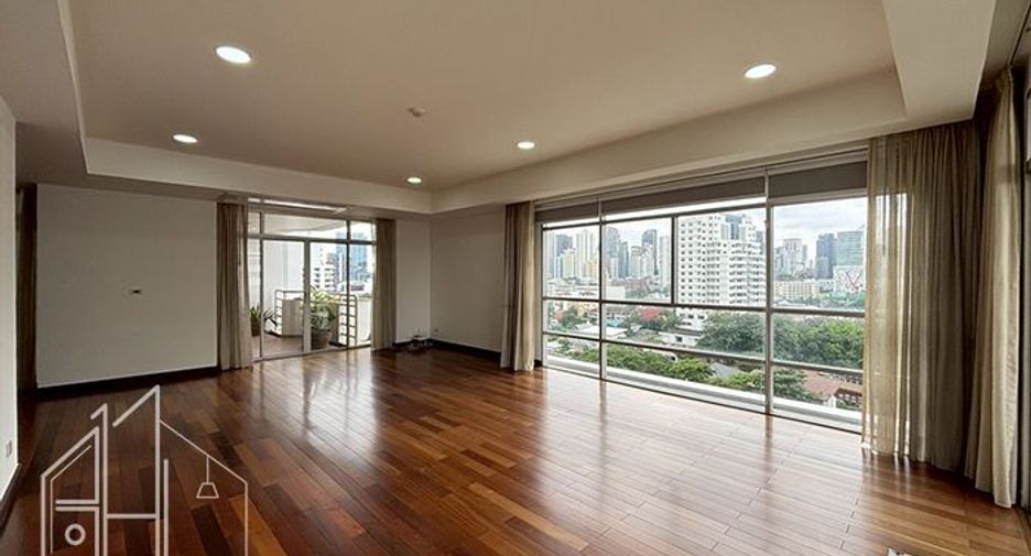 For rent 3 bedrooms condo in Watthana, Bangkok