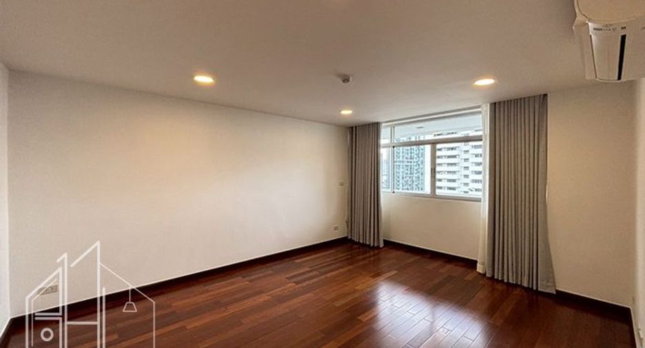 For rent 3 bedrooms condo in Watthana, Bangkok