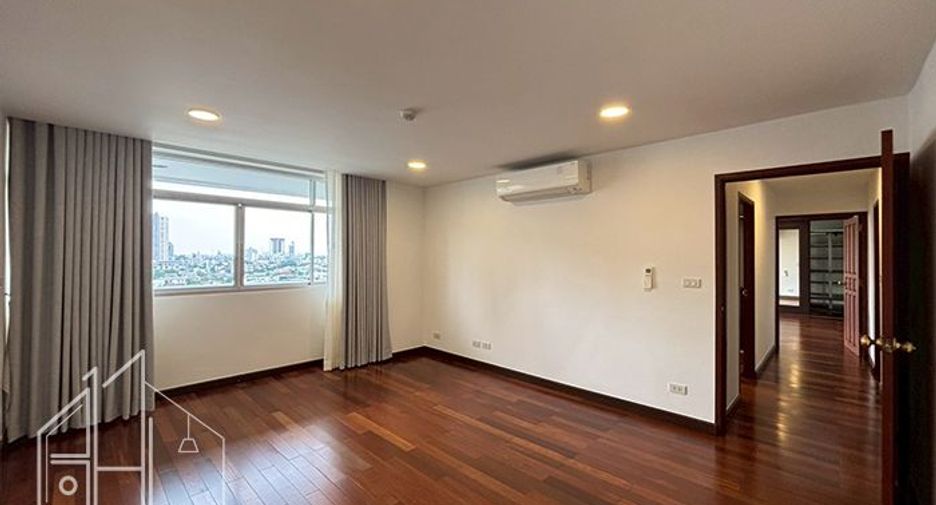 For rent 3 bedrooms condo in Watthana, Bangkok