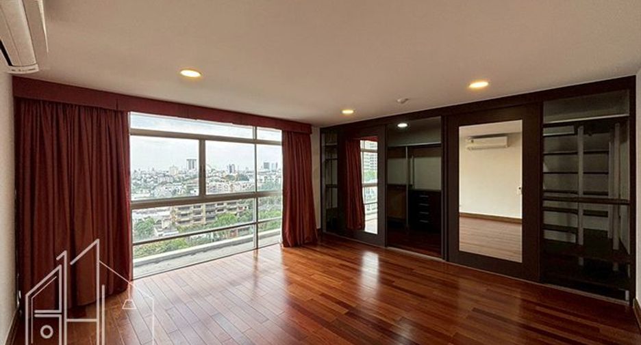 For rent 3 bedrooms condo in Watthana, Bangkok