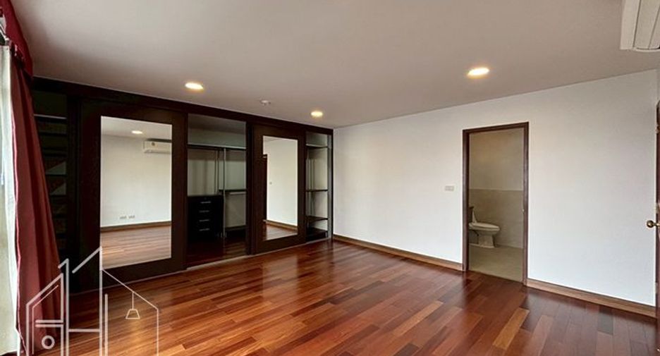 For rent 3 bedrooms condo in Watthana, Bangkok
