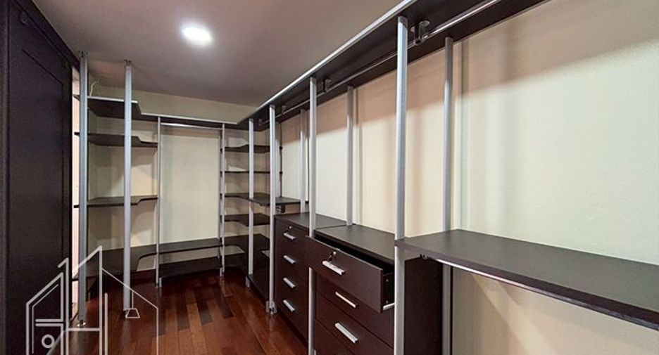 For rent 3 bedrooms condo in Watthana, Bangkok