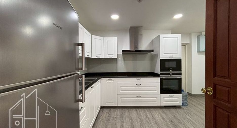 For rent 3 bedrooms condo in Watthana, Bangkok