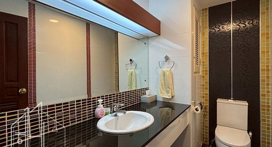 For rent 3 bedrooms condo in Watthana, Bangkok
