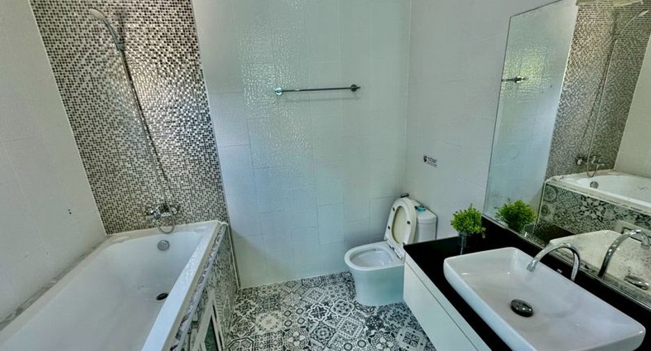 For rent and for sale 4 bedrooms house in Sattahip, Chonburi