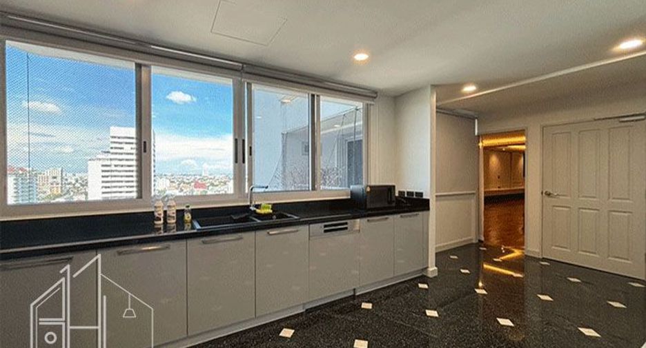 For rent 4 bedrooms condo in Watthana, Bangkok