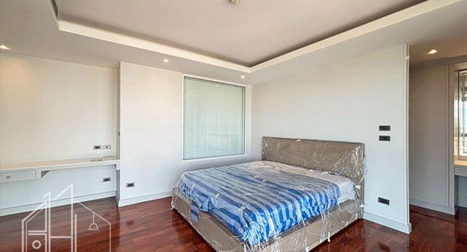 For rent 4 bedrooms condo in Watthana, Bangkok