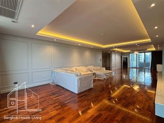 For rent 4 bedrooms condo in Watthana, Bangkok