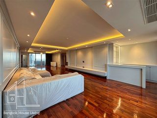 For rent 4 bedrooms condo in Watthana, Bangkok
