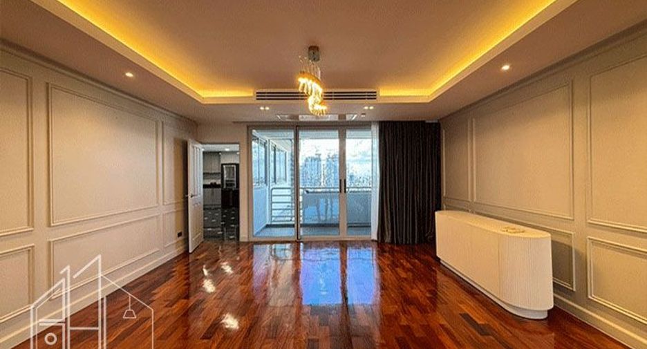 For rent 4 bedrooms condo in Watthana, Bangkok