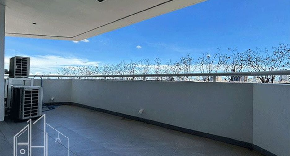 For rent 4 bedrooms condo in Watthana, Bangkok