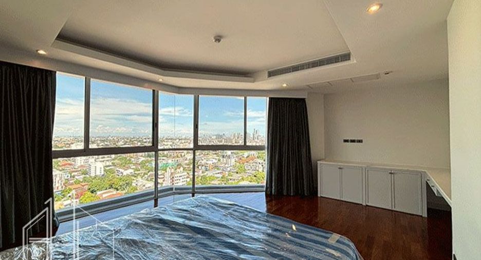 For rent 4 bedrooms condo in Watthana, Bangkok