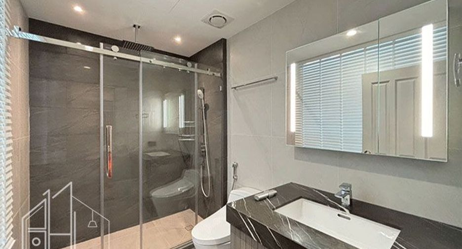 For rent 4 bedrooms condo in Watthana, Bangkok
