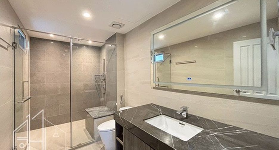 For rent 4 bedrooms condo in Watthana, Bangkok