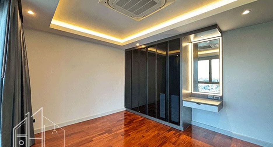For rent 4 bedrooms condo in Watthana, Bangkok