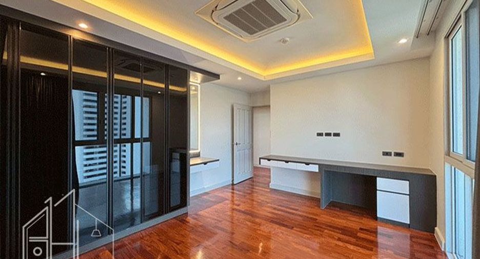 For rent 4 bedrooms condo in Watthana, Bangkok