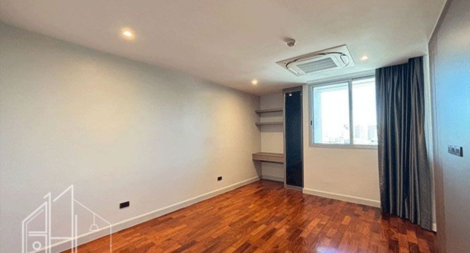 For rent 4 bedrooms condo in Watthana, Bangkok