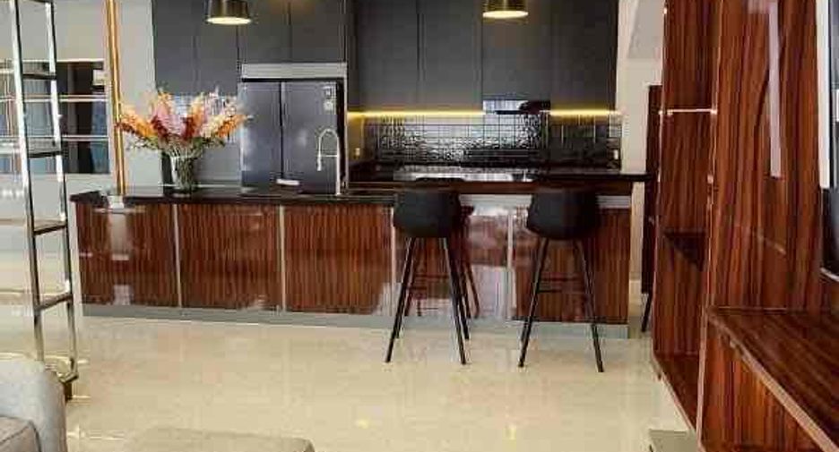 Villa en venta y en alquiler de 5 habitaciones en East Pattaya, Pattaya