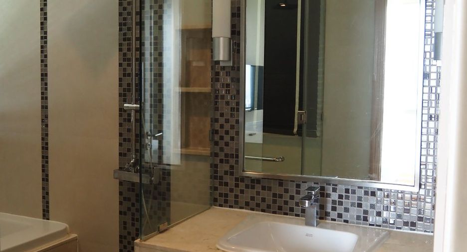 Condo en alquiler de 2 habitaciones en Watthana, Bangkok