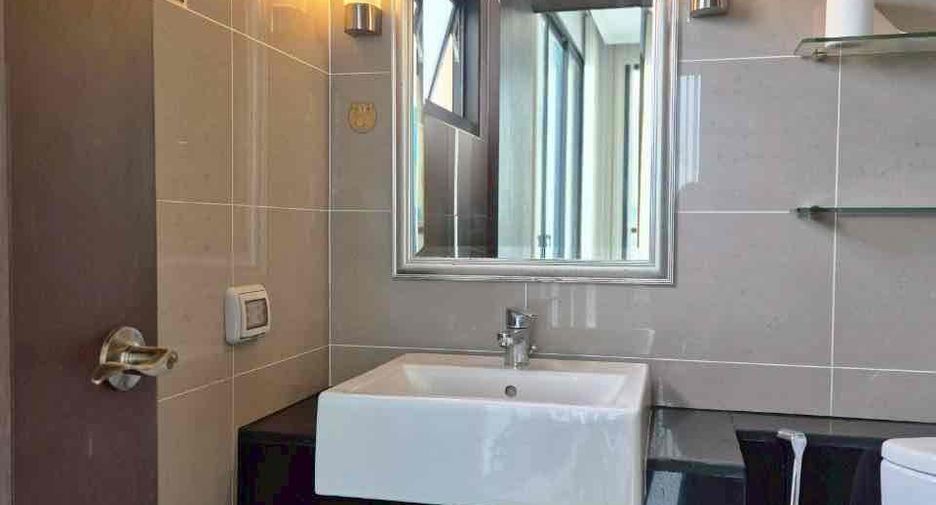 For rent 2 bedrooms condo in Sathon, Bangkok