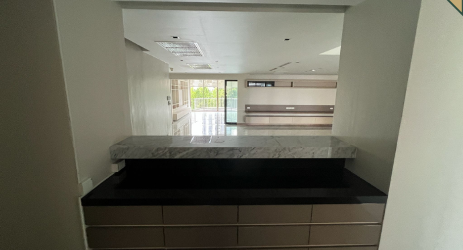 For rent 3 bedrooms condo in Pathum Wan, Bangkok