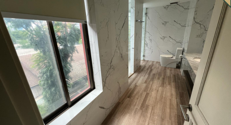For rent 3 bedrooms condo in Pathum Wan, Bangkok