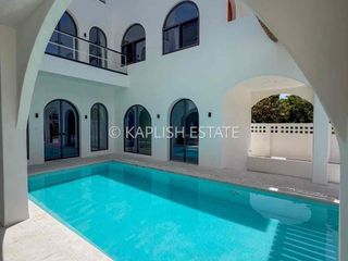 Villa en alquiler de 5 habitaciones en Bang Lamung, Chonburi