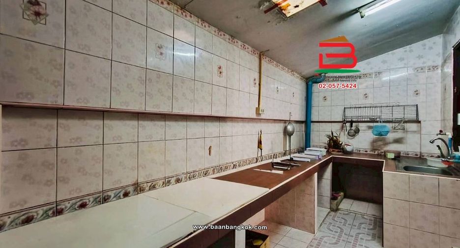 À louer et à vendre 5 chambres maison de ville à Bang Bua Thong, Nonthaburi