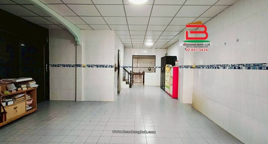 À louer et à vendre 5 chambres maison de ville à Bang Bua Thong, Nonthaburi