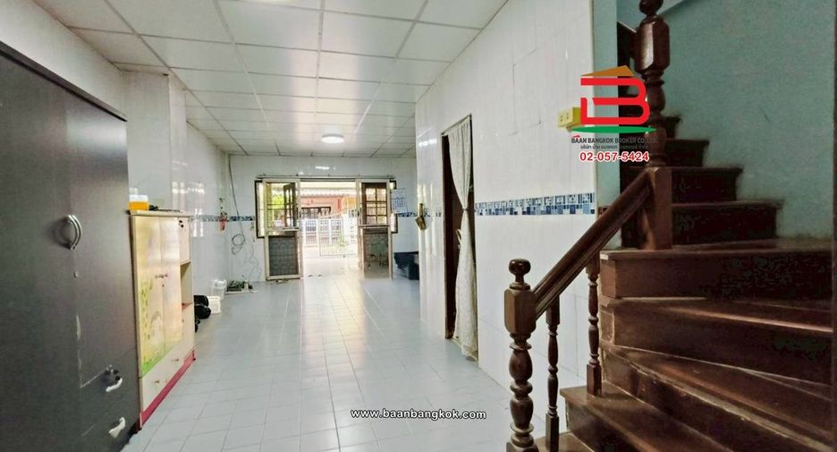 À louer et à vendre 5 chambres maison de ville à Bang Bua Thong, Nonthaburi